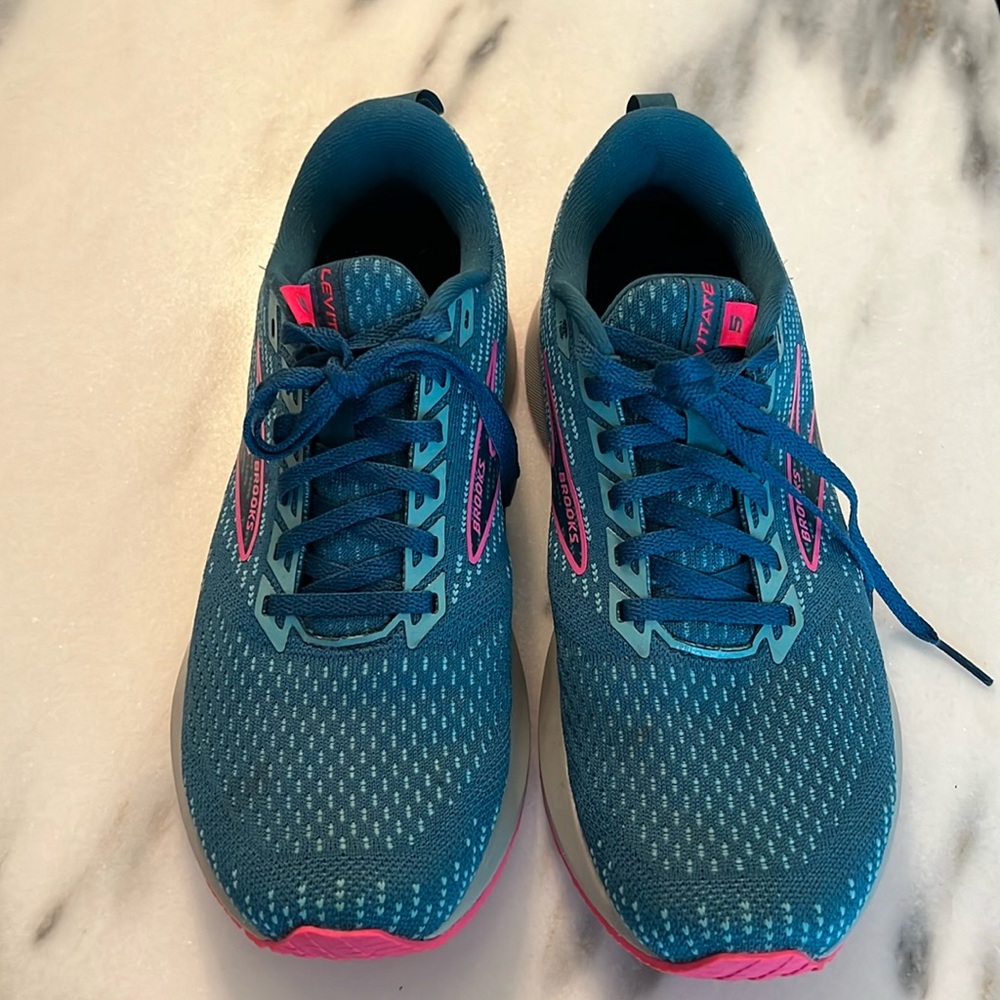 Brooks levitate 5 shoes 8.5